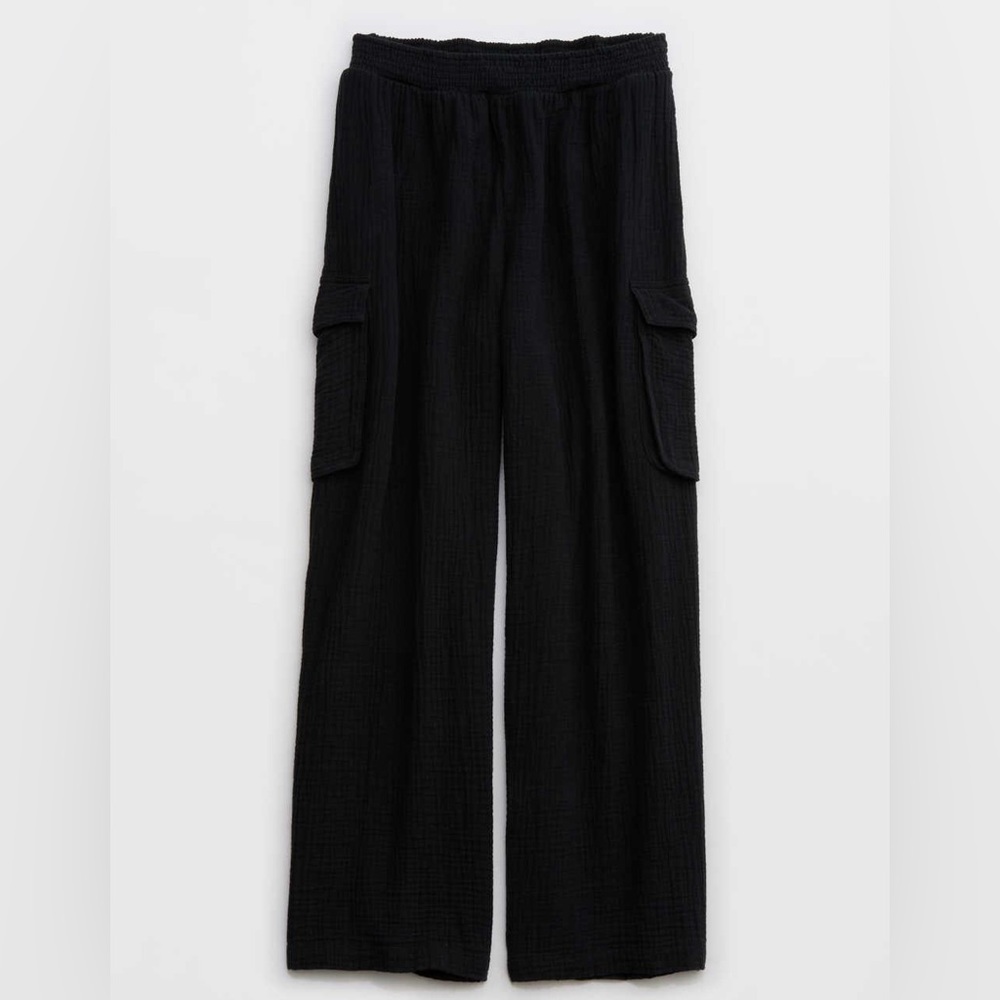 Aerie “pool to party” cargo pants, black/small